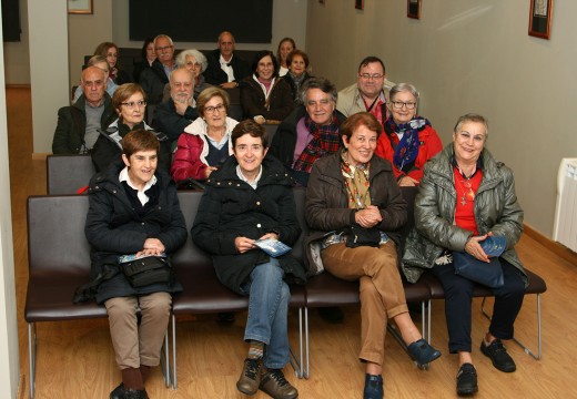 Amigos da arqueoloxía visita o Museo do Traxe